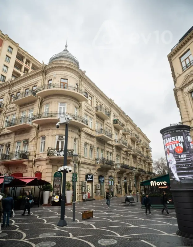 Kirayə verilir 4 otaqlı yeni tikili 200 m²