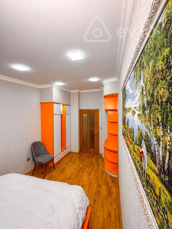 Kirayə verilir 4 otaqlı yeni tikili 200 m²