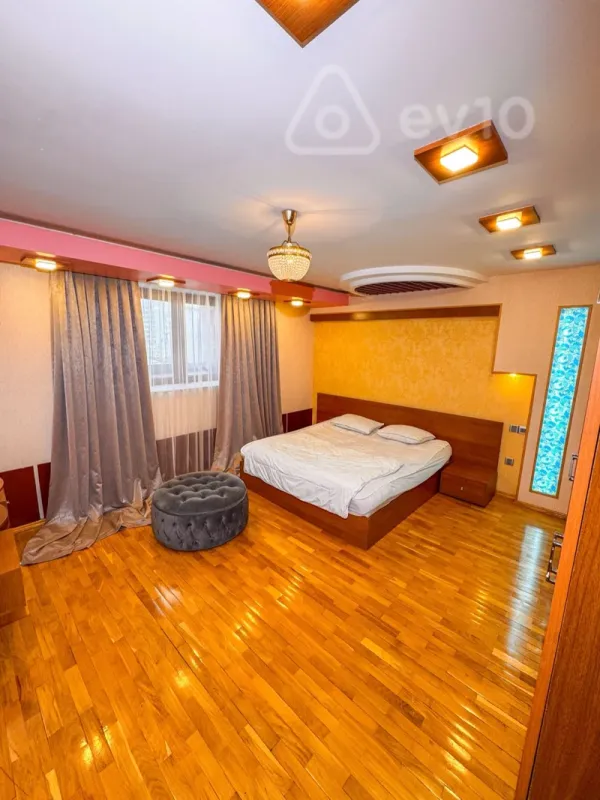 Kirayə verilir 4 otaqlı yeni tikili 200 m²