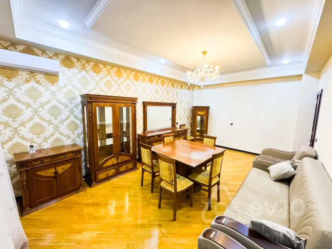 Kirayə verilir 2 otaqlı yeni tikili 80 m²