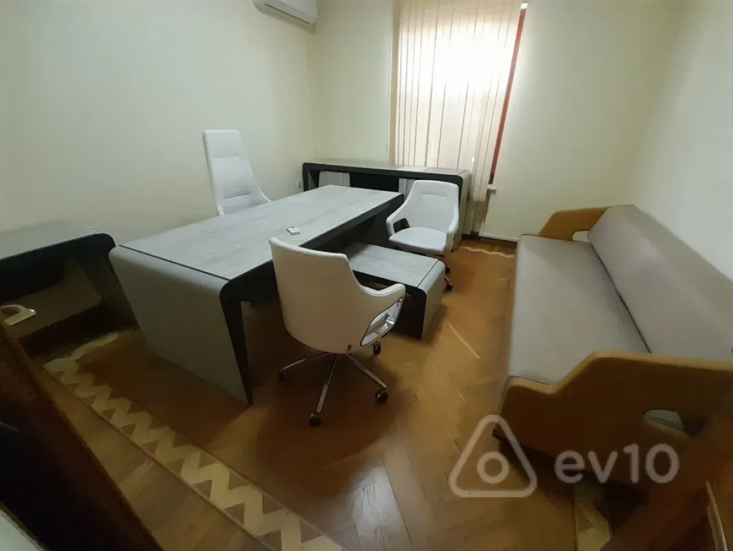 Kirayə verilir mənzil 735 m²