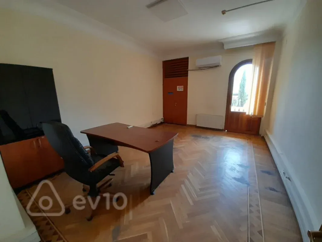 Kirayə verilir mənzil 735 m²