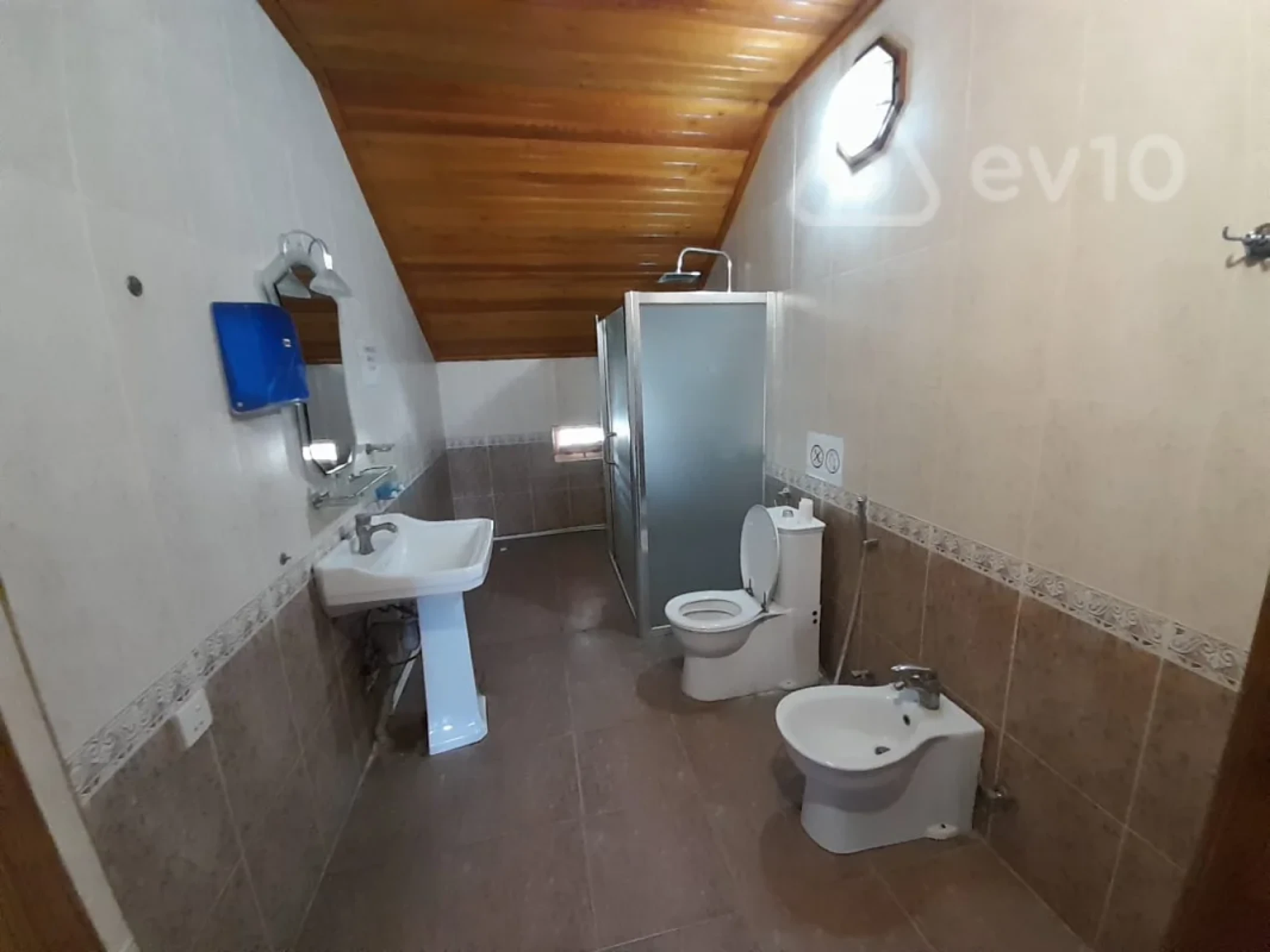 Kirayə verilir mənzil 735 m²
