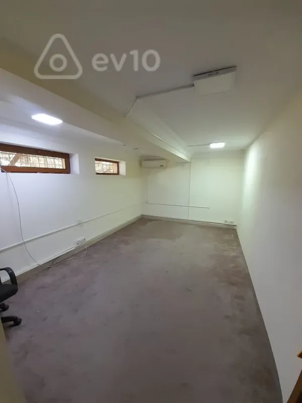 Kirayə verilir mənzil 735 m²