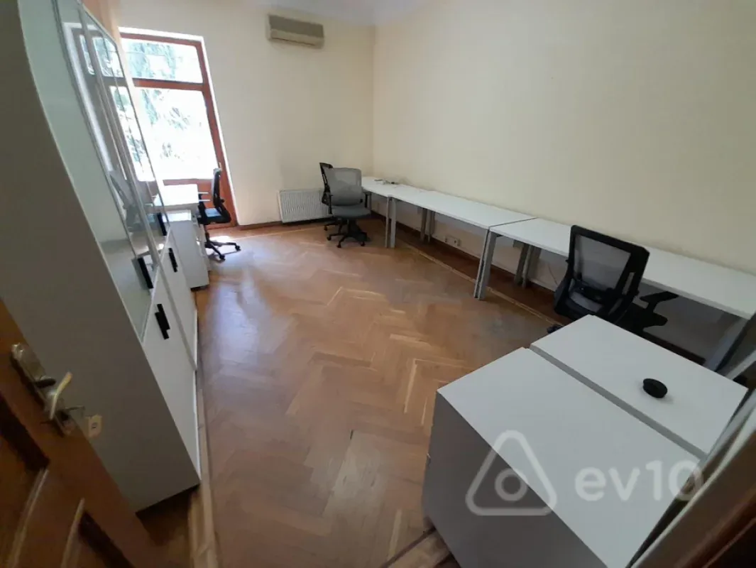 Kirayə verilir mənzil 735 m²