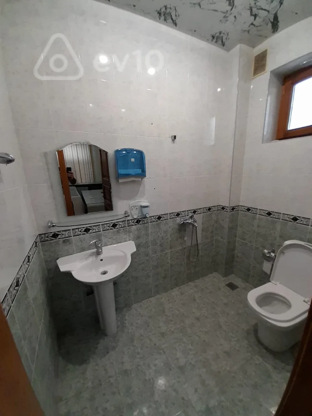 Kirayə verilir mənzil 735 m²