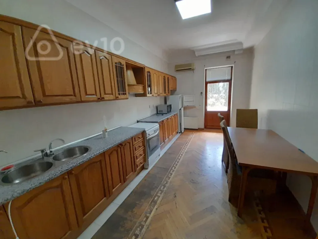 Kirayə verilir mənzil 735 m²