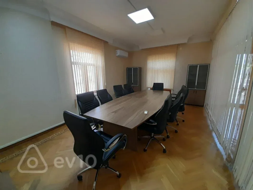 Kirayə verilir mənzil 735 m²