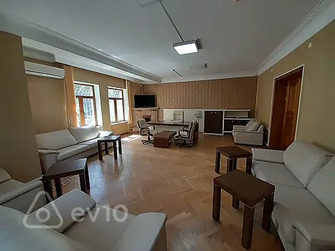 Kirayə verilir mənzil 735 m²
