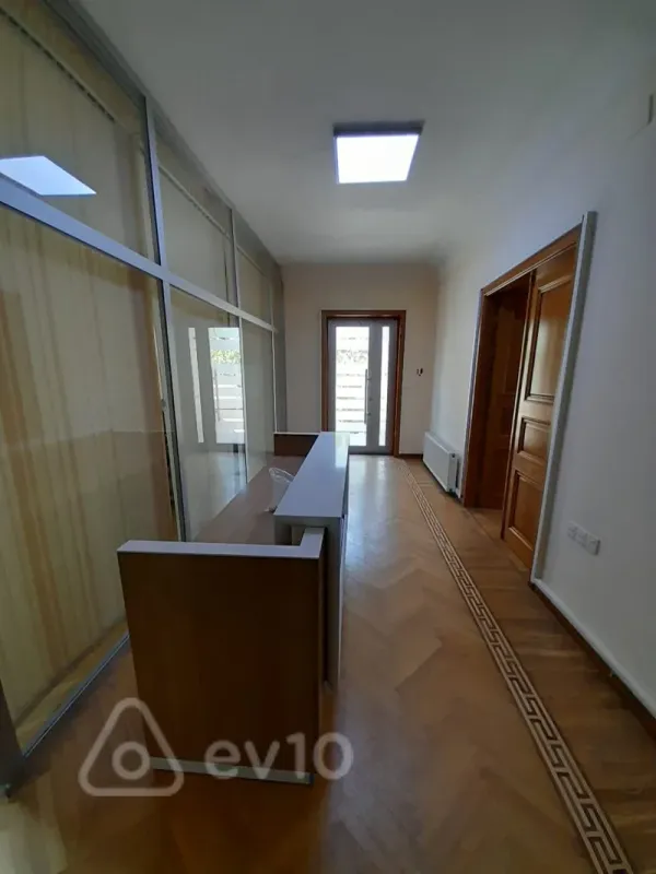 Kirayə verilir mənzil 735 m²