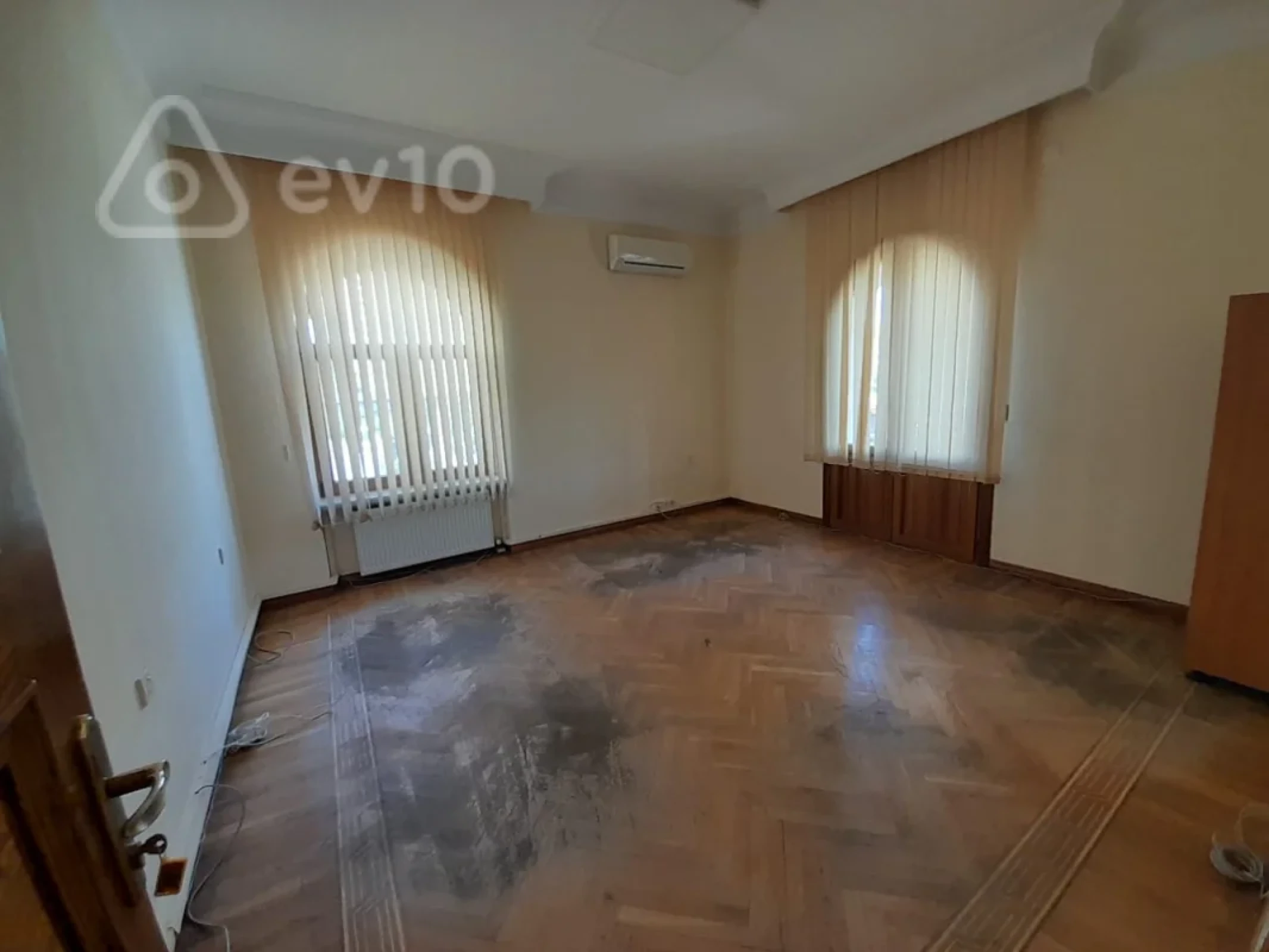 Kirayə verilir mənzil 735 m²
