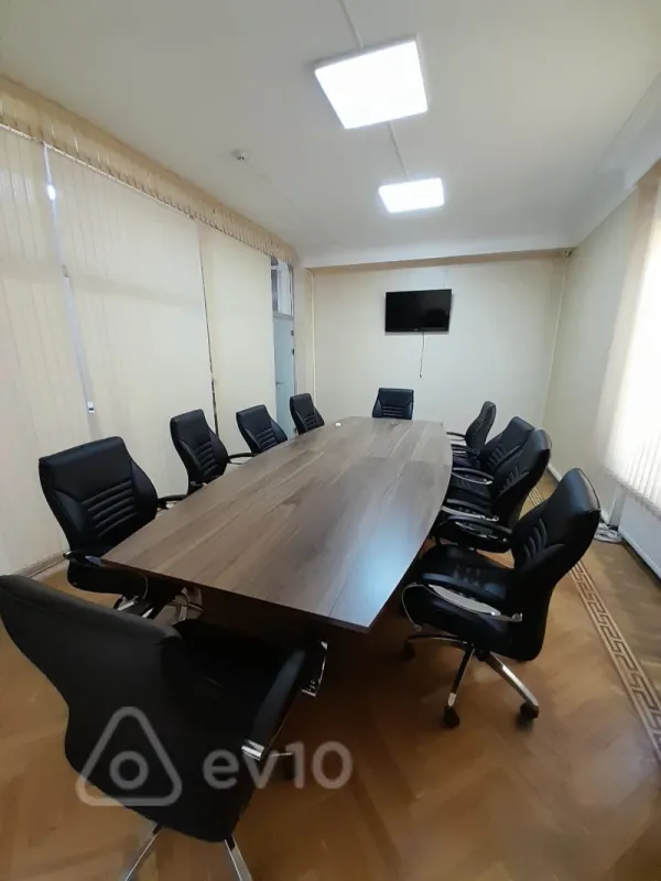 Kirayə verilir mənzil 735 m²