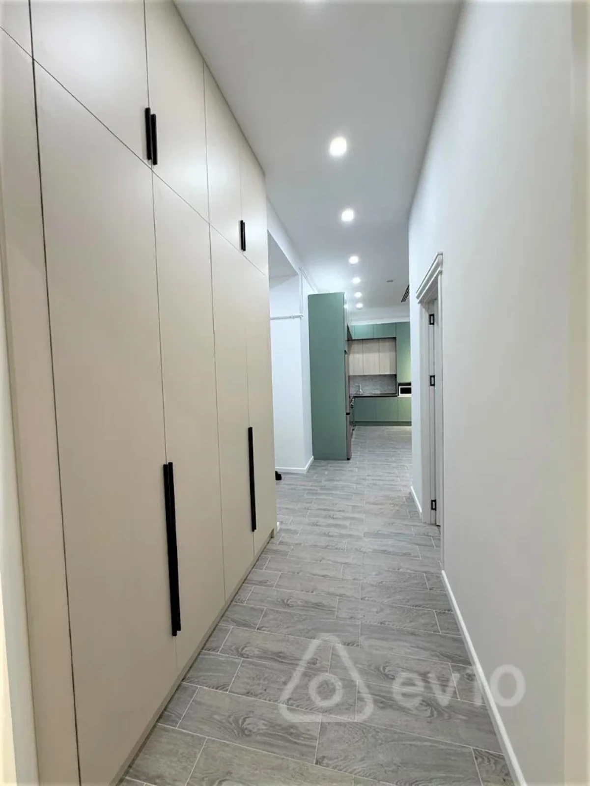 Kirayə verilir 3 otaqlı yeni tikili 100 m²