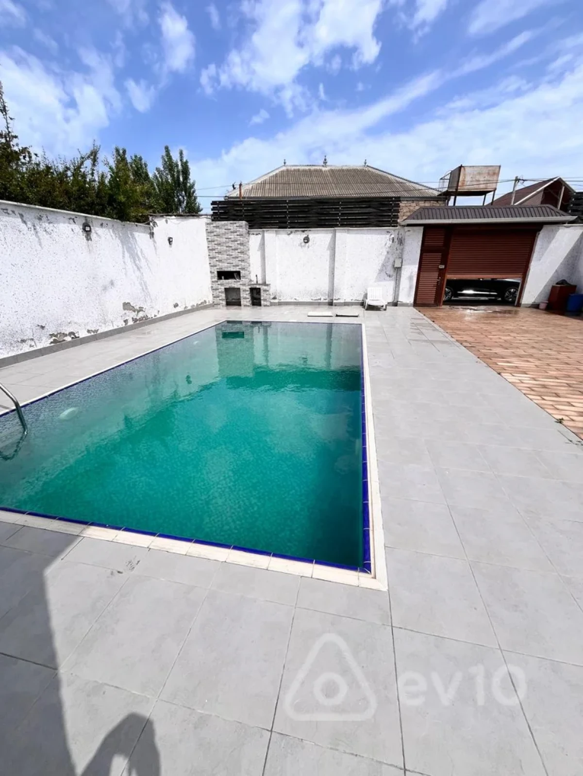 Satılır 4 otaqlı həyət evi 140 m²