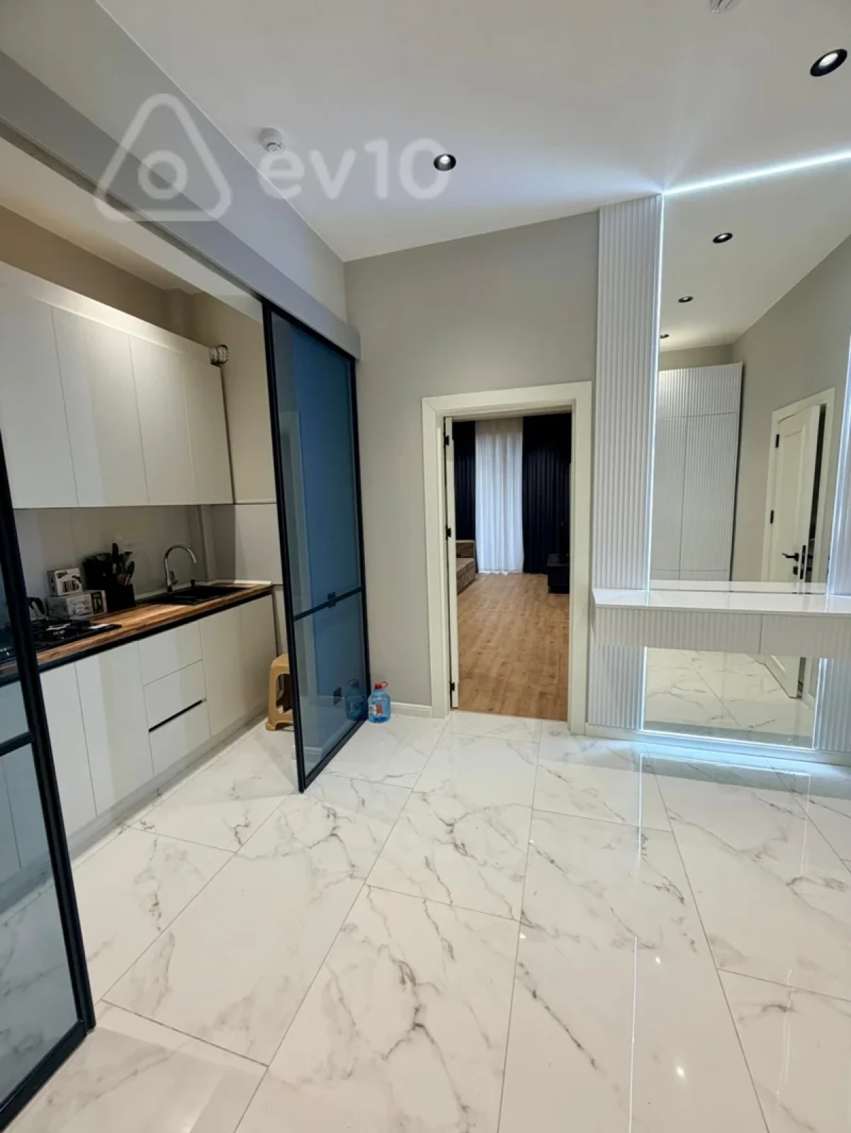 Kirayə verilir 2 otaqlı yeni tikili 71 m²