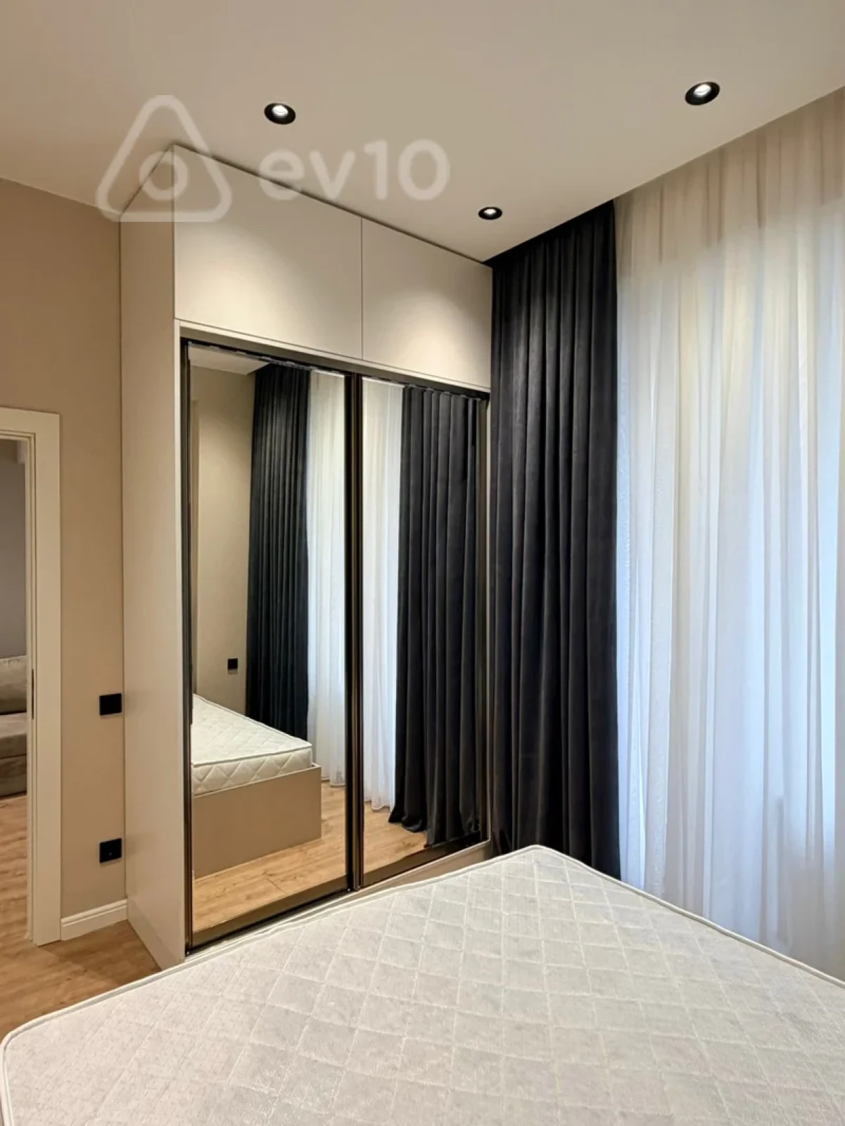 Kirayə verilir 2 otaqlı yeni tikili 71 m²