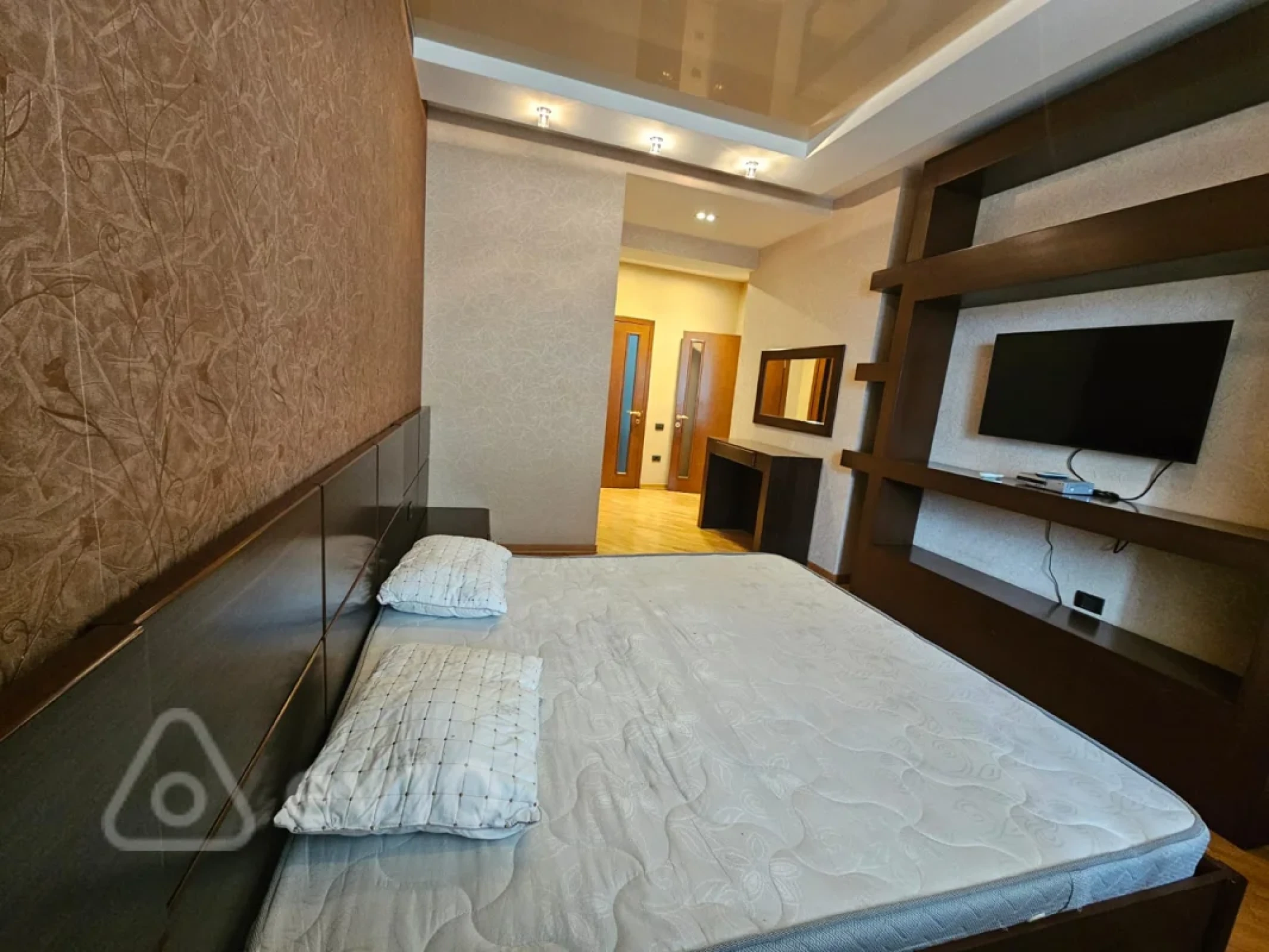 Satılır 2 otaqlı yeni tikili 110 m²