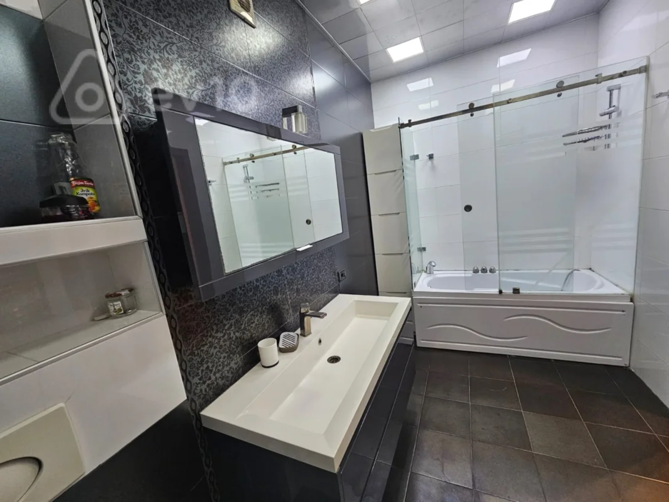 Satılır 2 otaqlı yeni tikili 110 m²