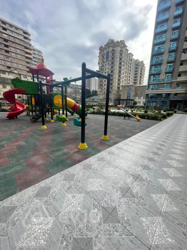 Satılır 4 otaqlı yeni tikili 157.5 m²