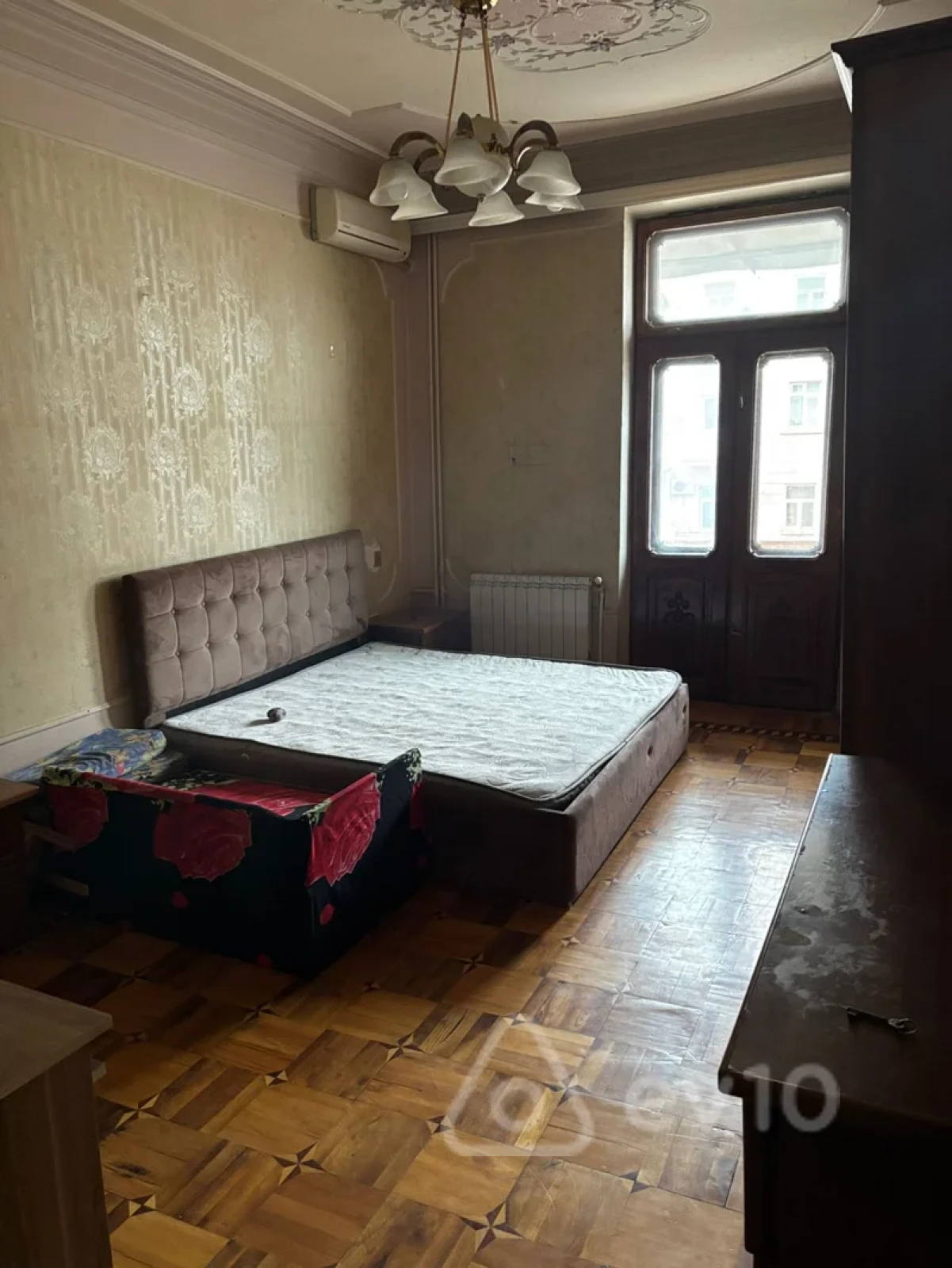 Kirayə verilir 3 otaqlı köhnə tikili 120 m²