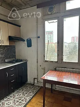 Kirayə verilir 3 otaqlı köhnə tikili 120 m²