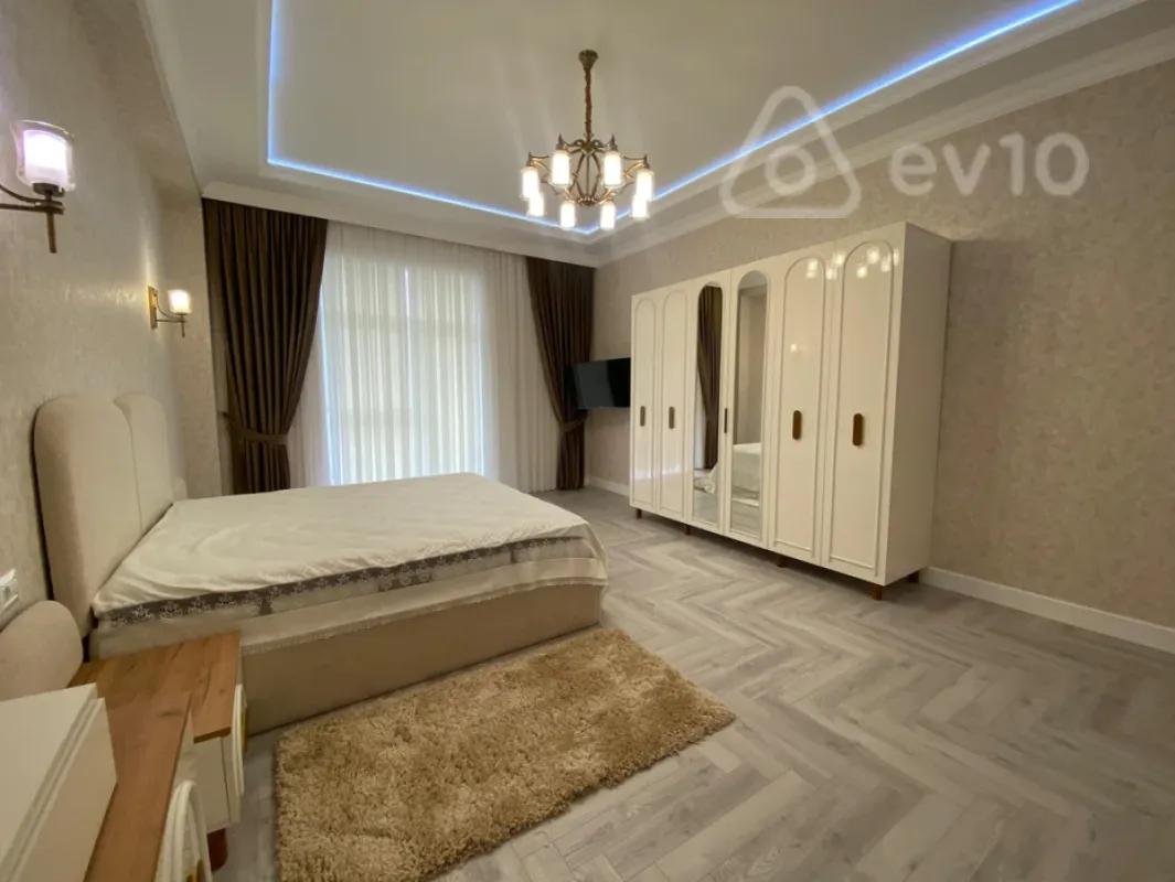 Kirayə verilir 4 otaqlı yeni tikili 220 m²