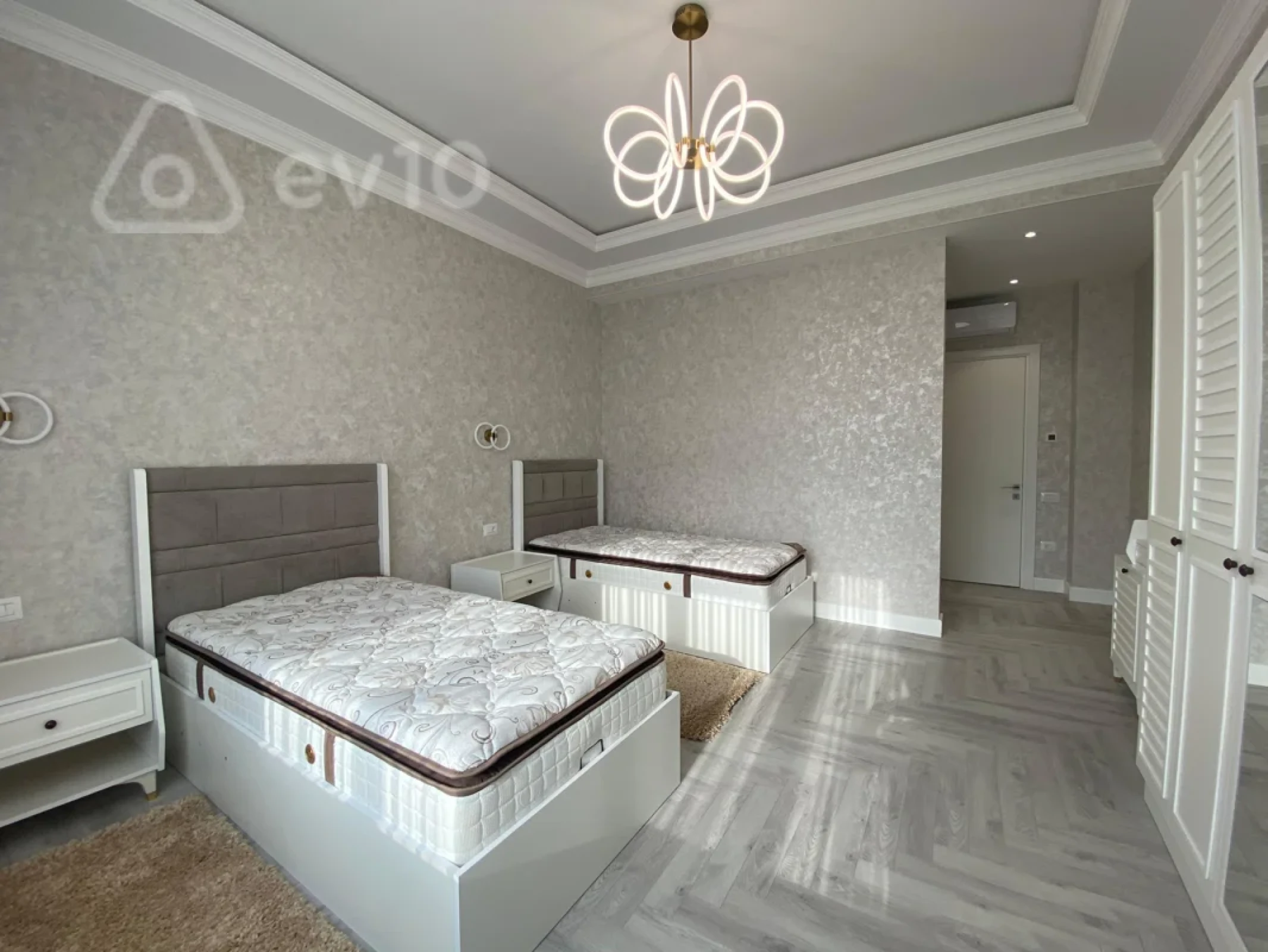 Kirayə verilir 4 otaqlı yeni tikili 220 m²