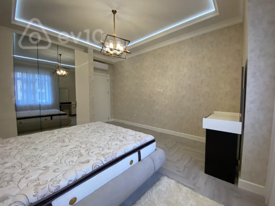 Kirayə verilir 4 otaqlı yeni tikili 220 m²