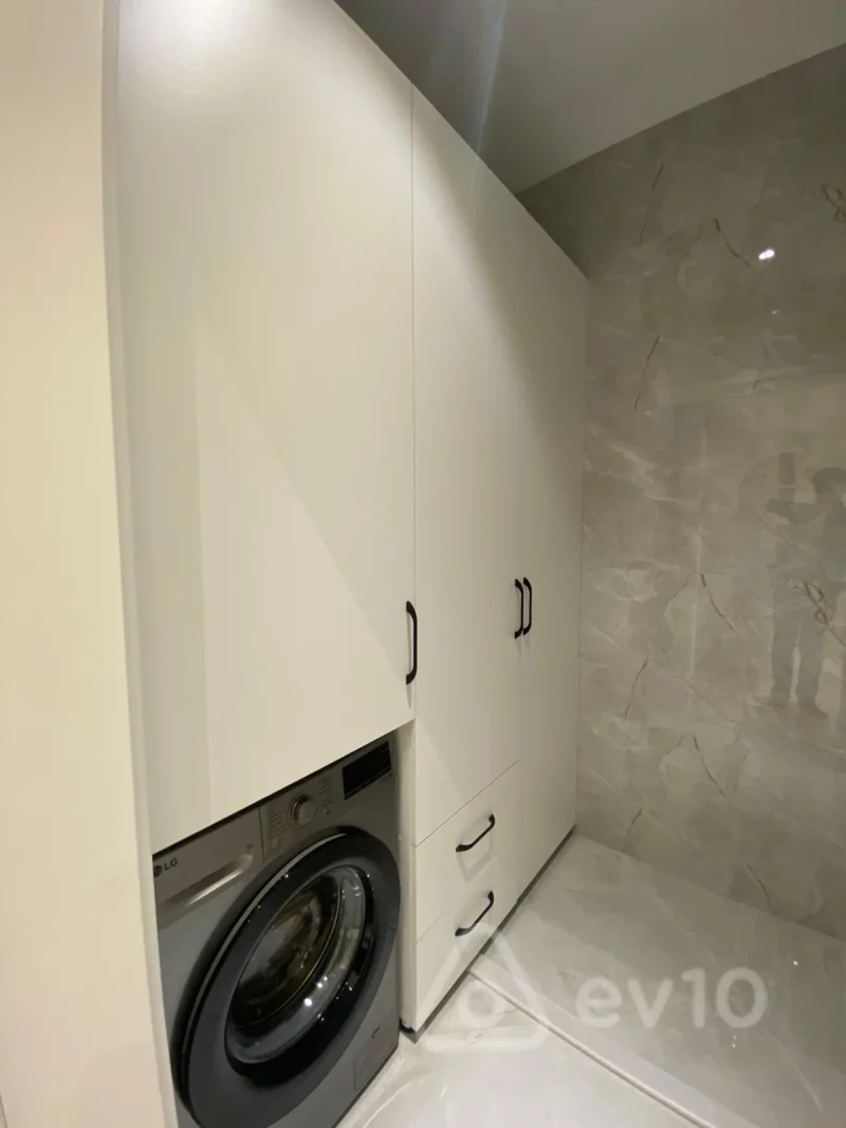 Kirayə verilir 4 otaqlı yeni tikili 220 m²