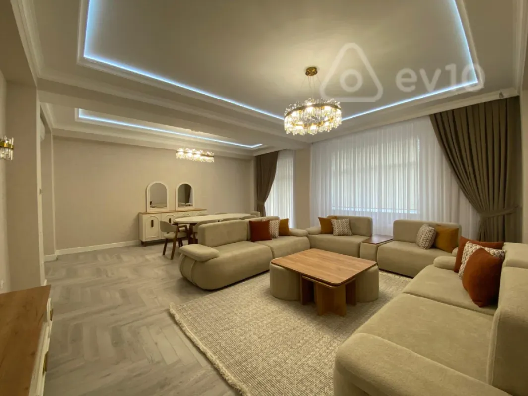 Kirayə verilir 4 otaqlı yeni tikili 220 m²