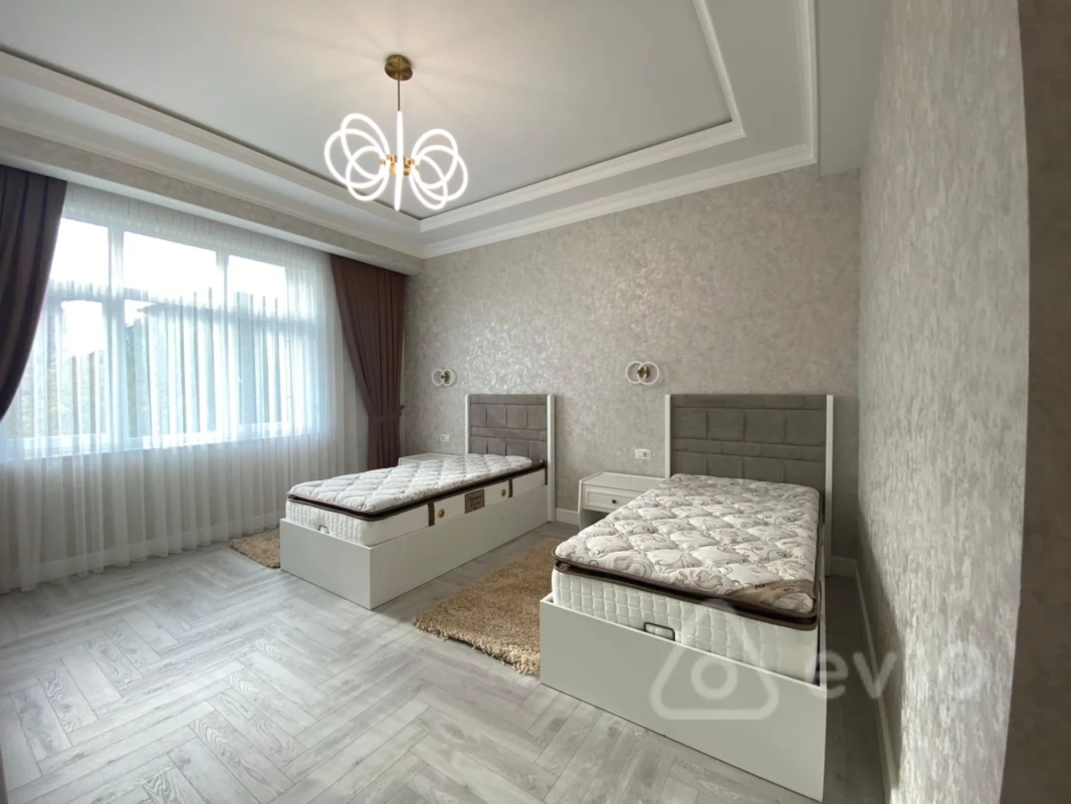 Kirayə verilir 4 otaqlı yeni tikili 220 m²