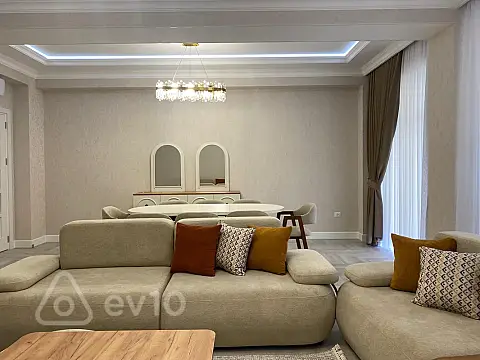 Kirayə verilir 4 otaqlı yeni tikili 220 m²