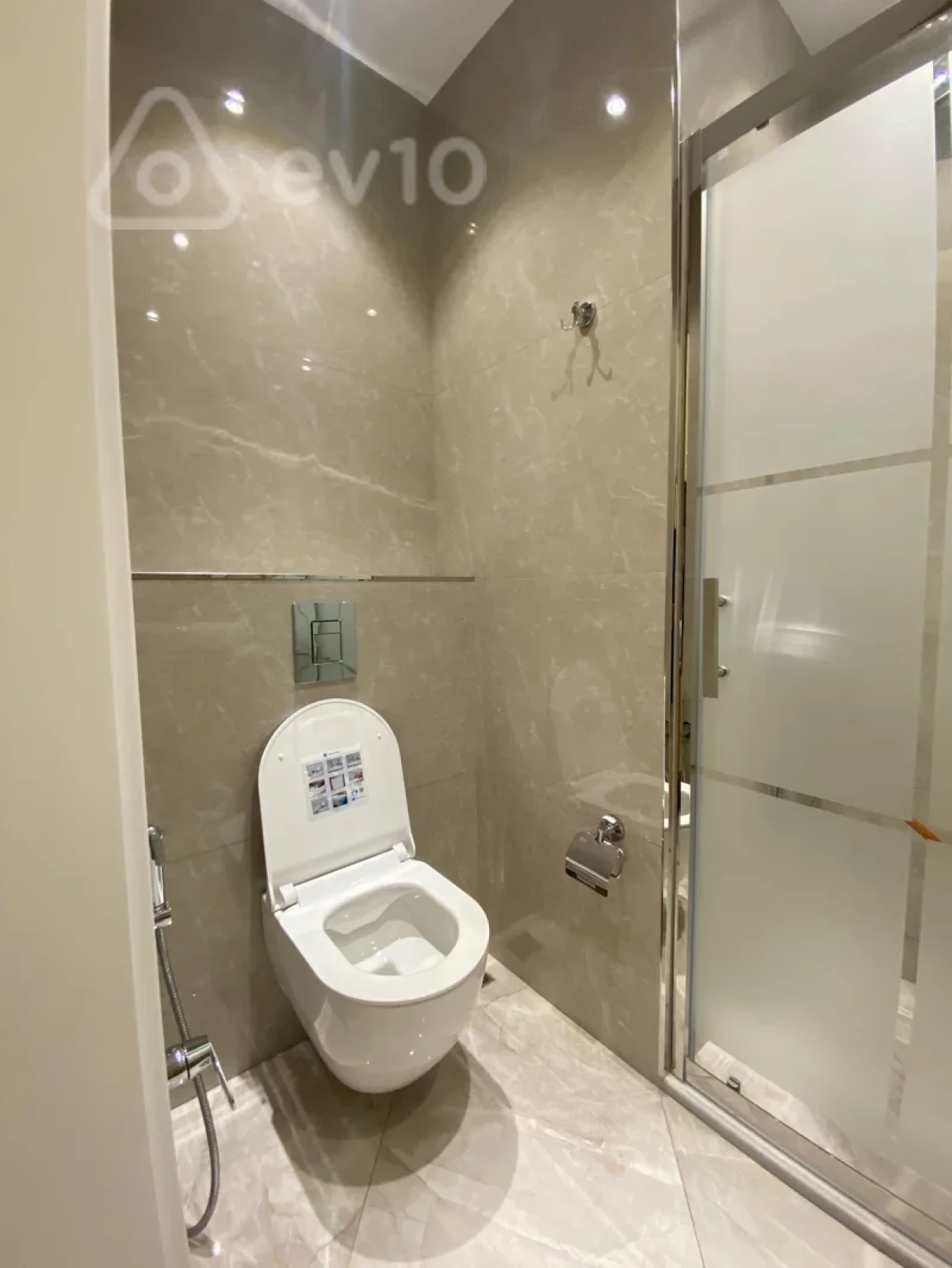 Kirayə verilir 4 otaqlı yeni tikili 220 m²