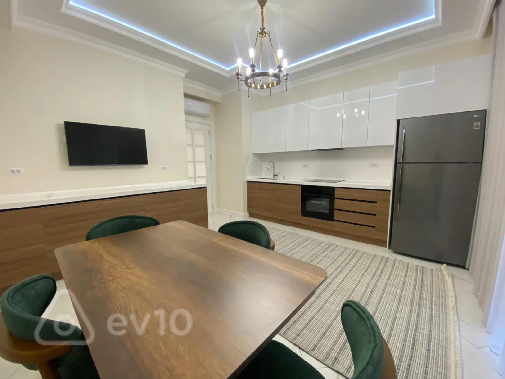 Kirayə verilir 4 otaqlı yeni tikili 220 m²