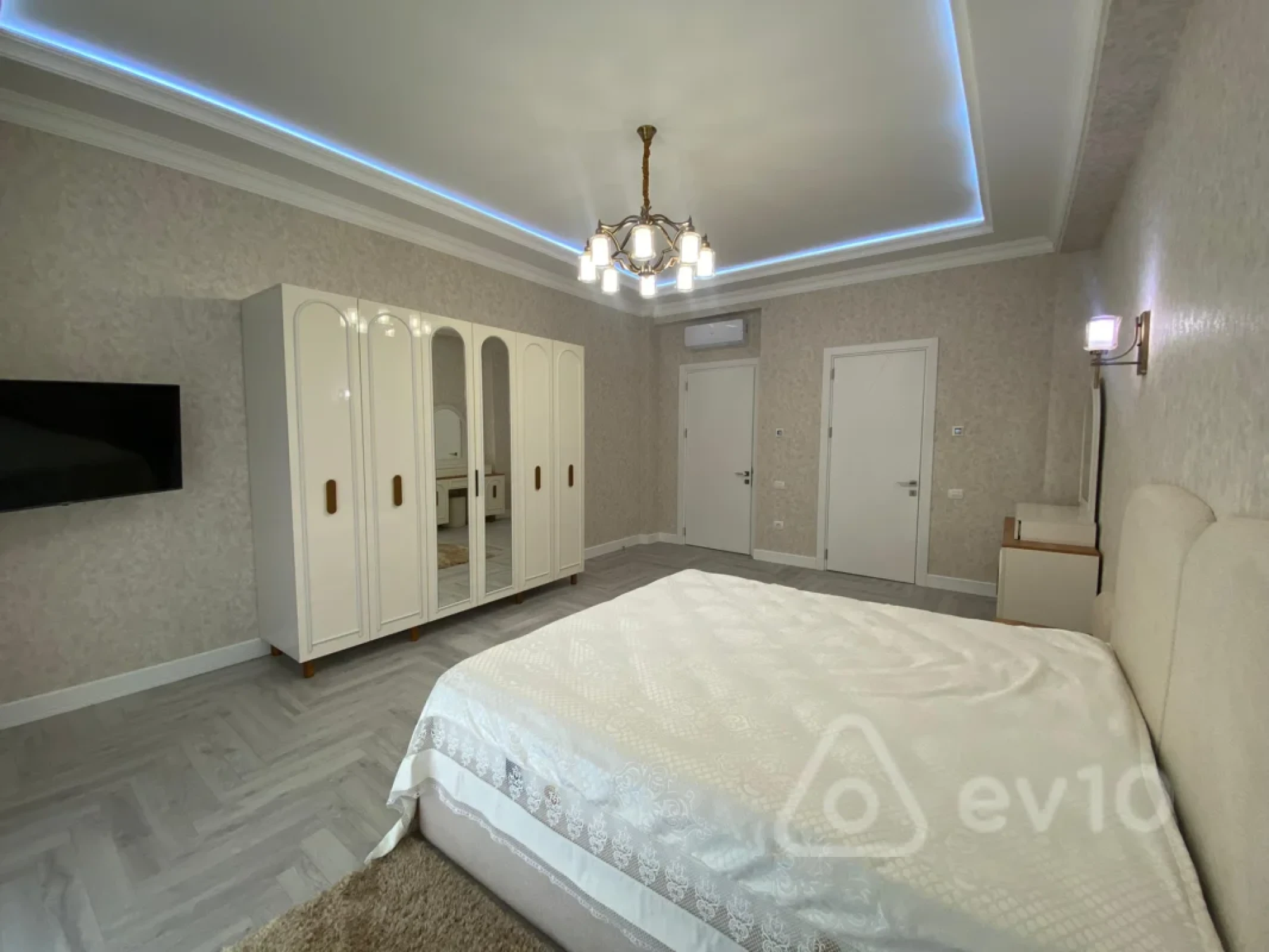 Kirayə verilir 4 otaqlı yeni tikili 220 m²