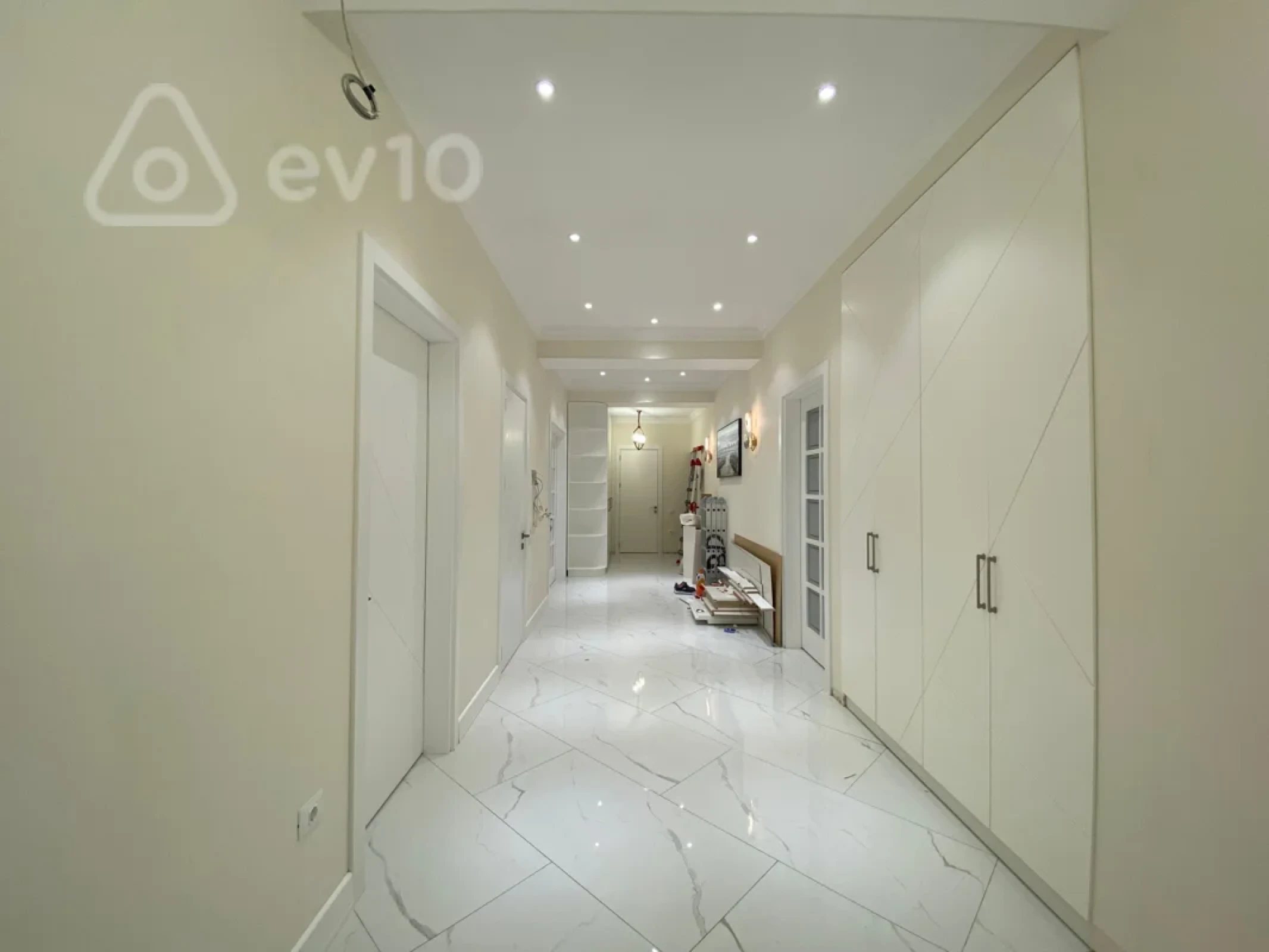 Kirayə verilir 4 otaqlı yeni tikili 220 m²