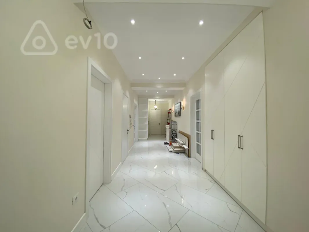 Kirayə verilir 4 otaqlı yeni tikili 220 m²