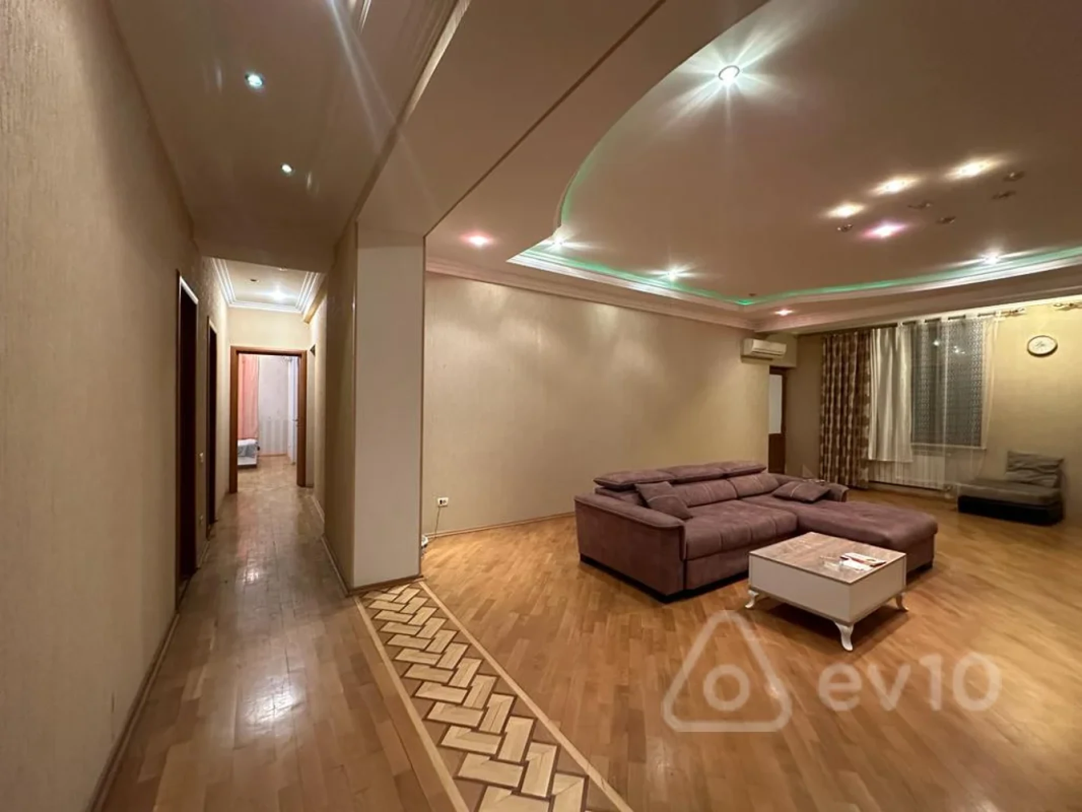 Kirayə verilir 3 otaqlı yeni tikili 148 m²