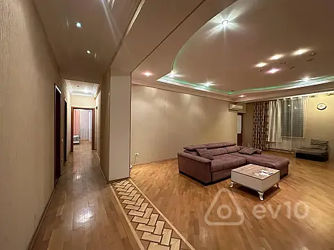 Kirayə verilir 3 otaqlı yeni tikili 148 m²