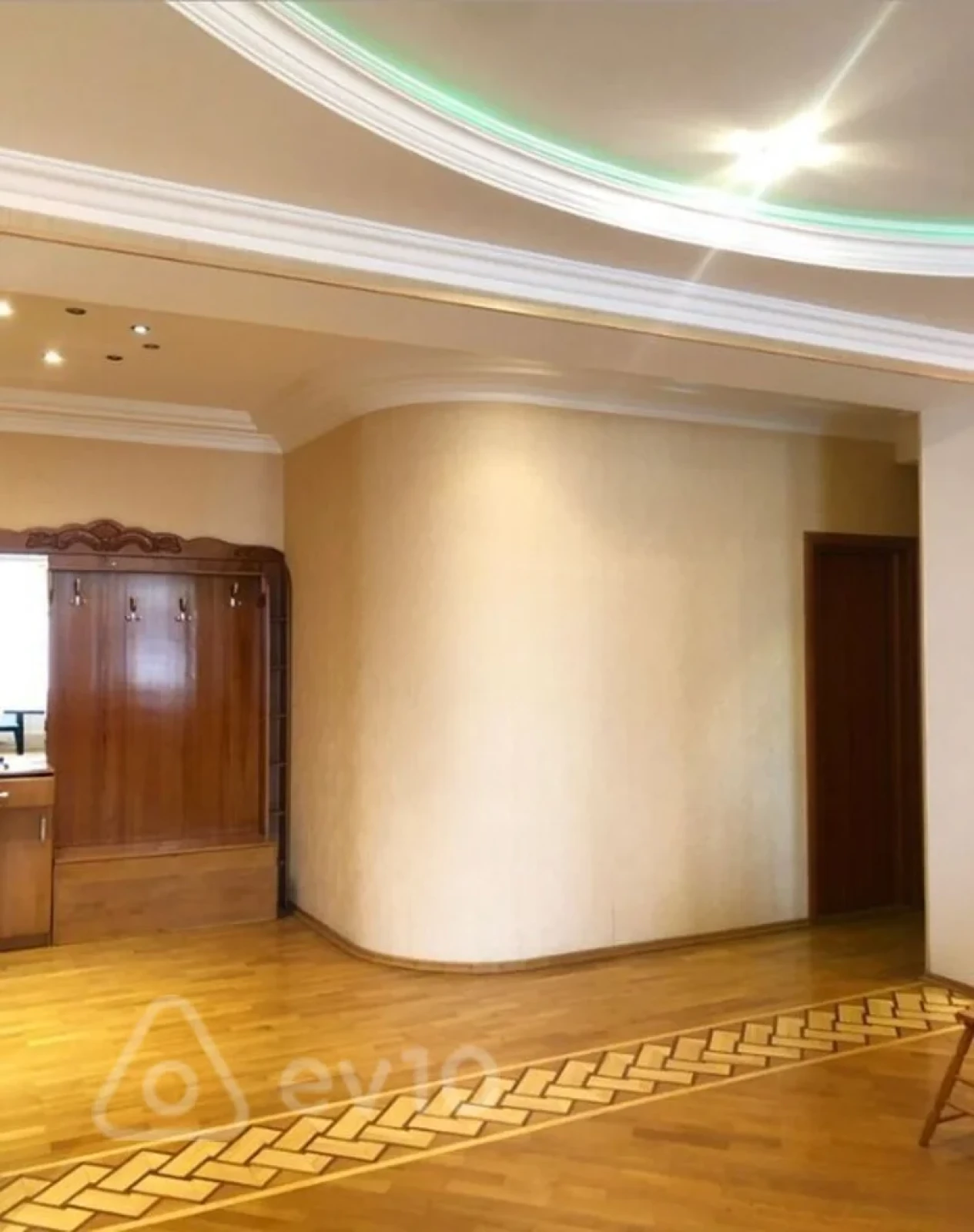 Kirayə verilir 3 otaqlı yeni tikili 148 m²