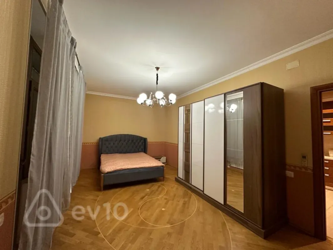 Kirayə verilir 3 otaqlı yeni tikili 148 m²