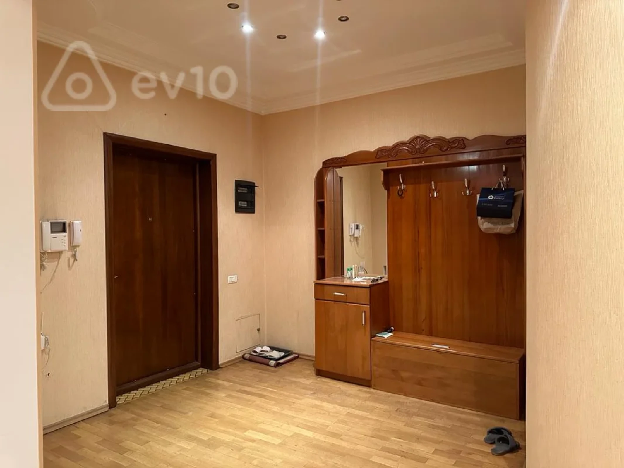 Kirayə verilir 3 otaqlı yeni tikili 148 m²