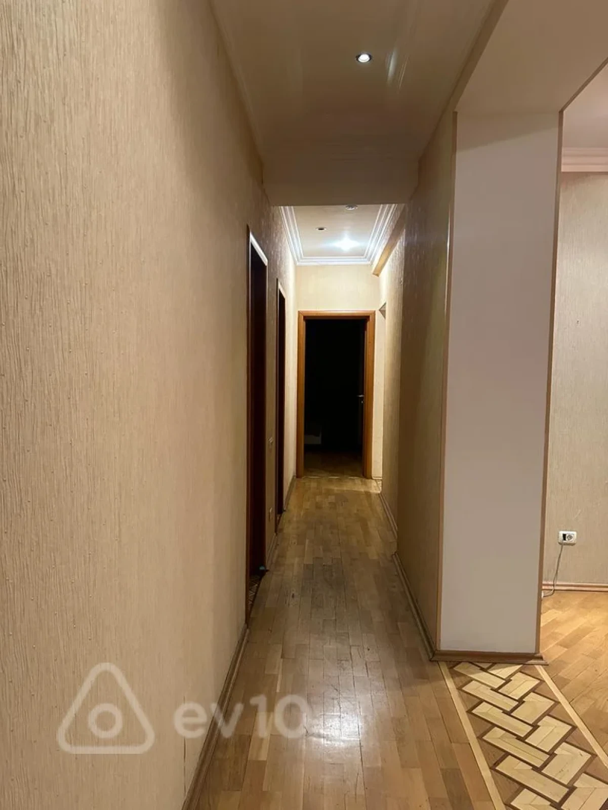 Kirayə verilir 3 otaqlı yeni tikili 148 m²