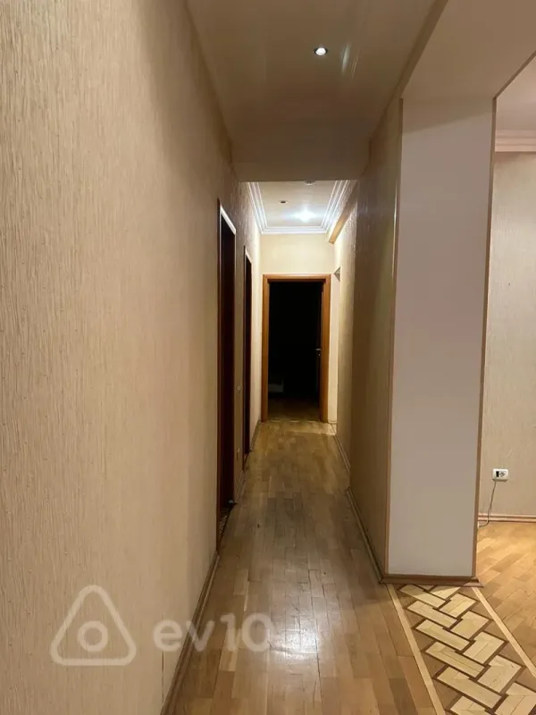 Kirayə verilir 3 otaqlı yeni tikili 148 m²