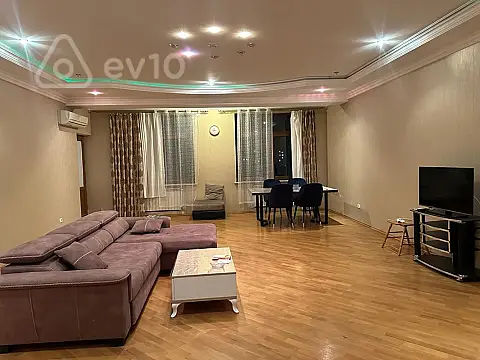 Kirayə verilir 3 otaqlı yeni tikili 148 m²