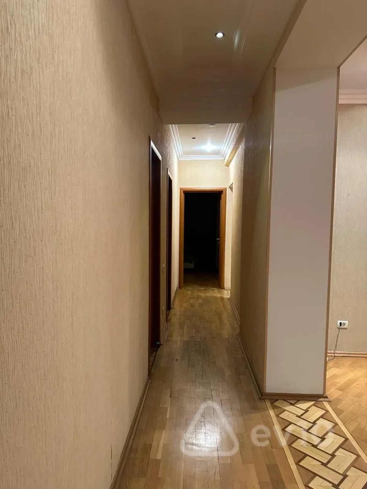 Kirayə verilir 3 otaqlı yeni tikili 148 m²