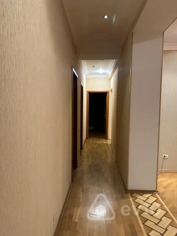 Kirayə verilir 3 otaqlı yeni tikili 148 m²