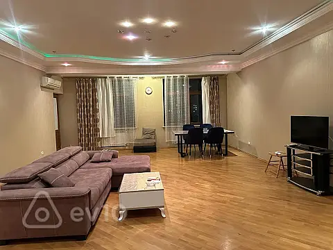 Kirayə verilir 3 otaqlı yeni tikili 148 m²