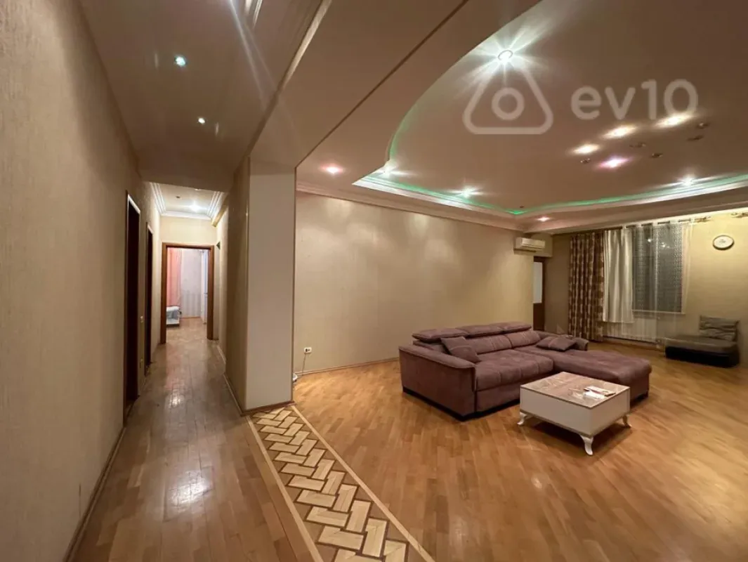 Kirayə verilir 3 otaqlı yeni tikili 148 m²