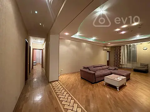 Kirayə verilir 3 otaqlı yeni tikili 148 m²